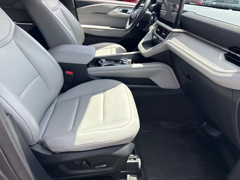 Used 2025 Ford Explorer Active w/ Active Comfort Package AWD/4WD image 10