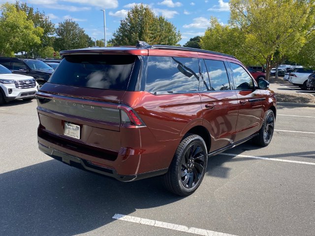 New 2027 Lincoln Navigator Reserve w/ Jet Appearance Package AWD/4WD image 28