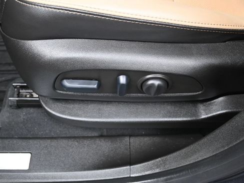 Used 2022 Chevrolet Equinox Premier FWD image 12