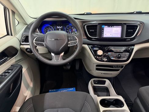 Used 2023 Chrysler Voyager LX FWD image 29