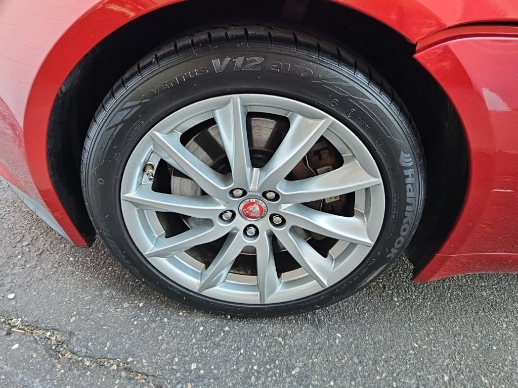 Used 2017 Jaguar F-TYPE Coupe RWD image 29