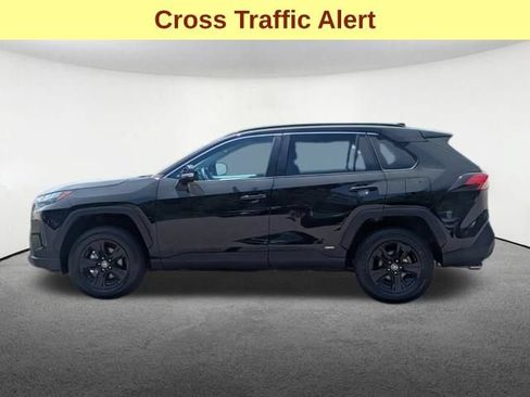 Used 2025 Toyota RAV4 XLE AWD/4WD image 9