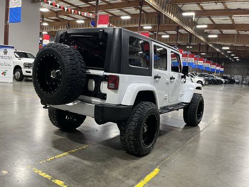 Used 2018 Jeep Wrangler Unlimited Sahara image 6