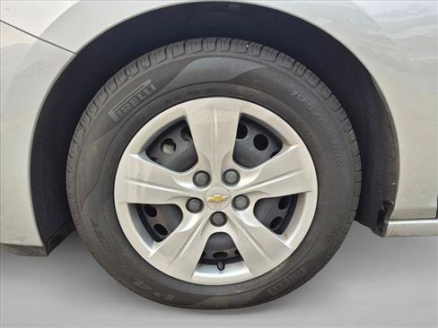 Used 2018 Chevrolet Cruze LS FWD image 24