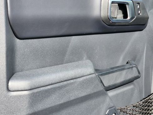 New 2025 Ford Bronco Badlands image 9