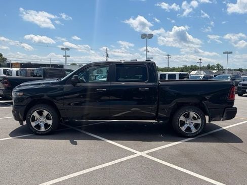 New 2026 RAM 1500 Express AWD/4WD image 3