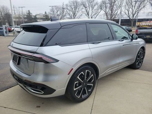 Certified 2024 Lincoln Nautilus Reserve w/ Equipment Group 202A image 12