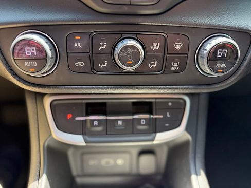 Used 2023 GMC Terrain SLE w/ Driver Convenience Package FWD image 14