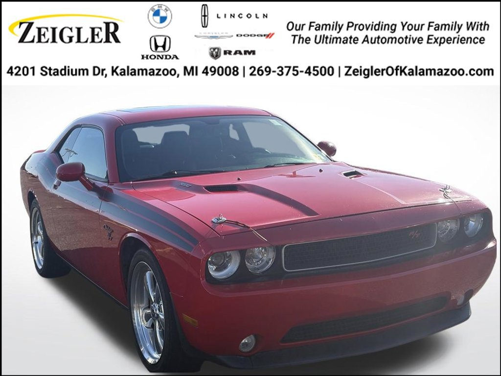 Used 2013 Dodge Challenger R/T RWD image 1