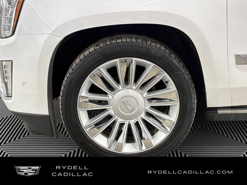 Used 2018 Cadillac Escalade Platinum AWD/4WD image 9