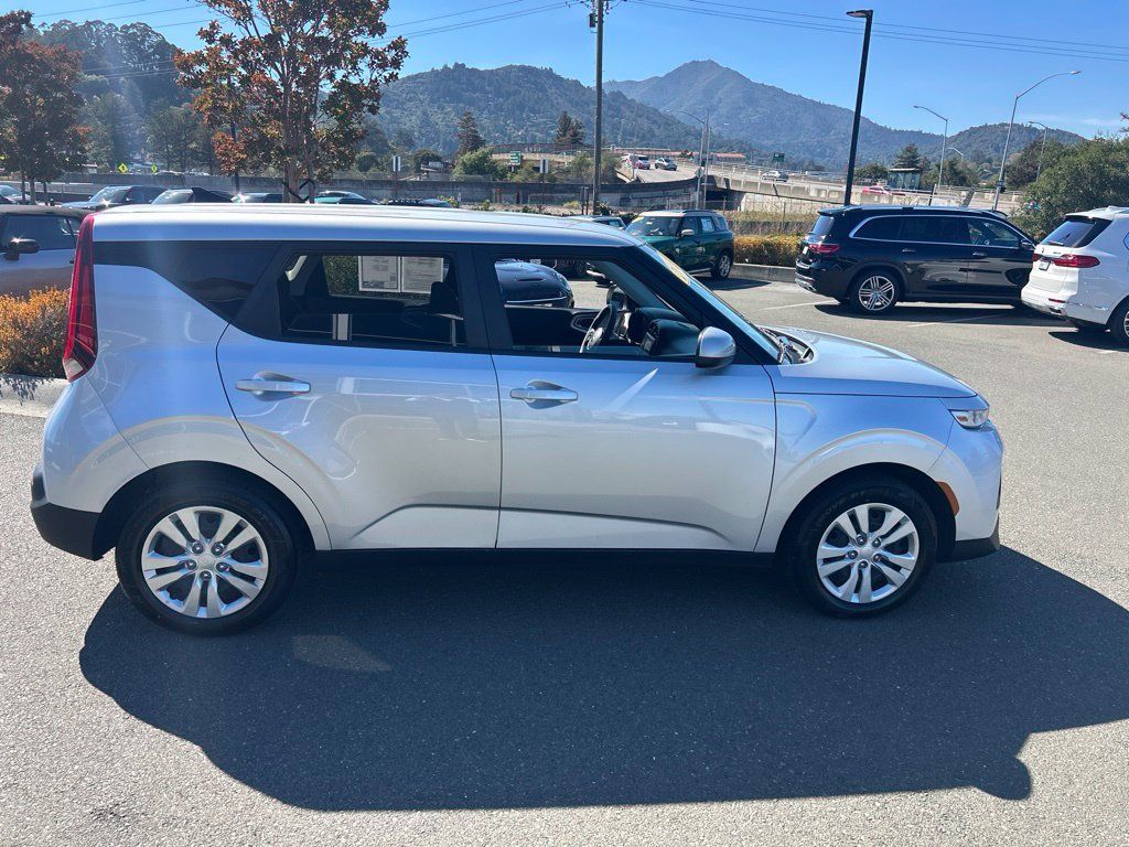 Used 2021 Kia Soul LX FWD image 6