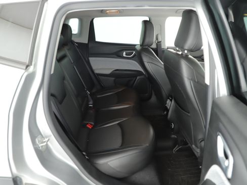 Used 2022 Jeep Compass Latitude FWD image 11