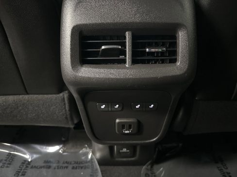 Used 2024 Chevrolet Equinox Premier image 40