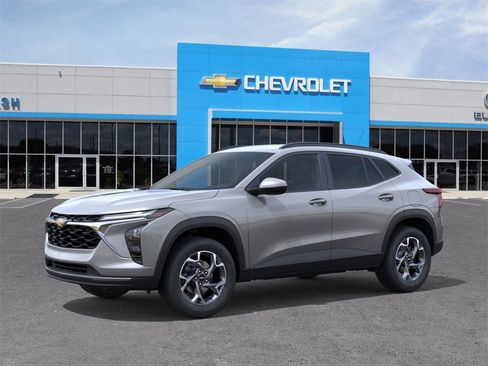 New 2026 Chevrolet Trax LT w/ Driver Confidence Package image 2