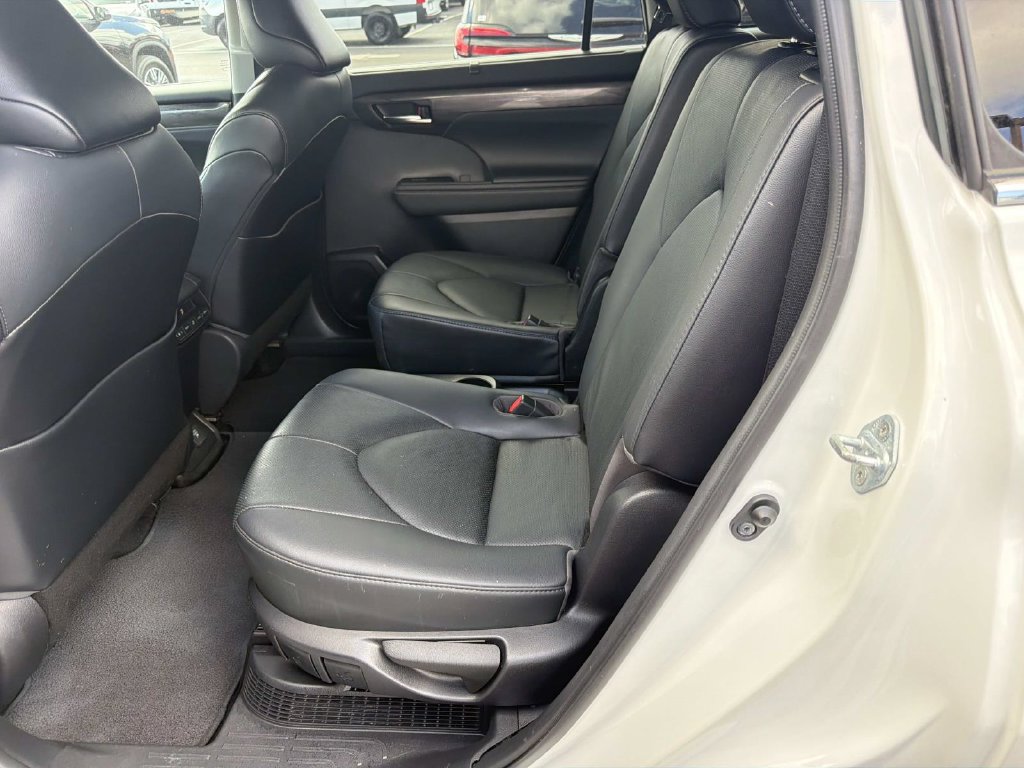 Used 2021 Toyota Highlander Limited AWD/4WD image 14