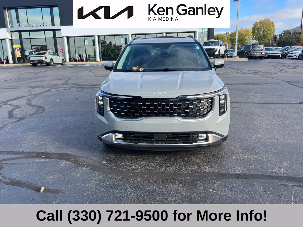 Used 2025 Kia Carnival SX FWD image 3