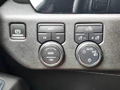 Used 2024 Chevrolet Silverado 1500 LT AWD/4WD image 21