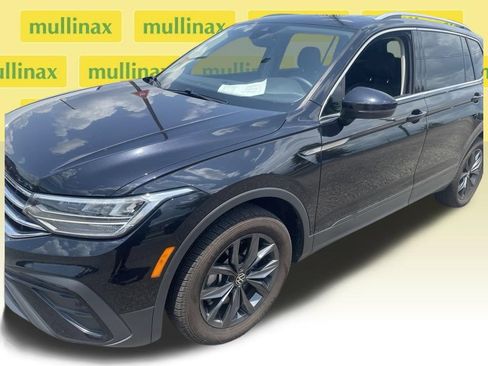 Used 2023 Volkswagen Tiguan SE w/ Panoramic Sunroof Package FWD image 5