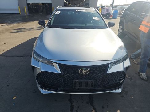 Used 2019 Toyota Avalon Touring w/ Advanced Safety Package image 2