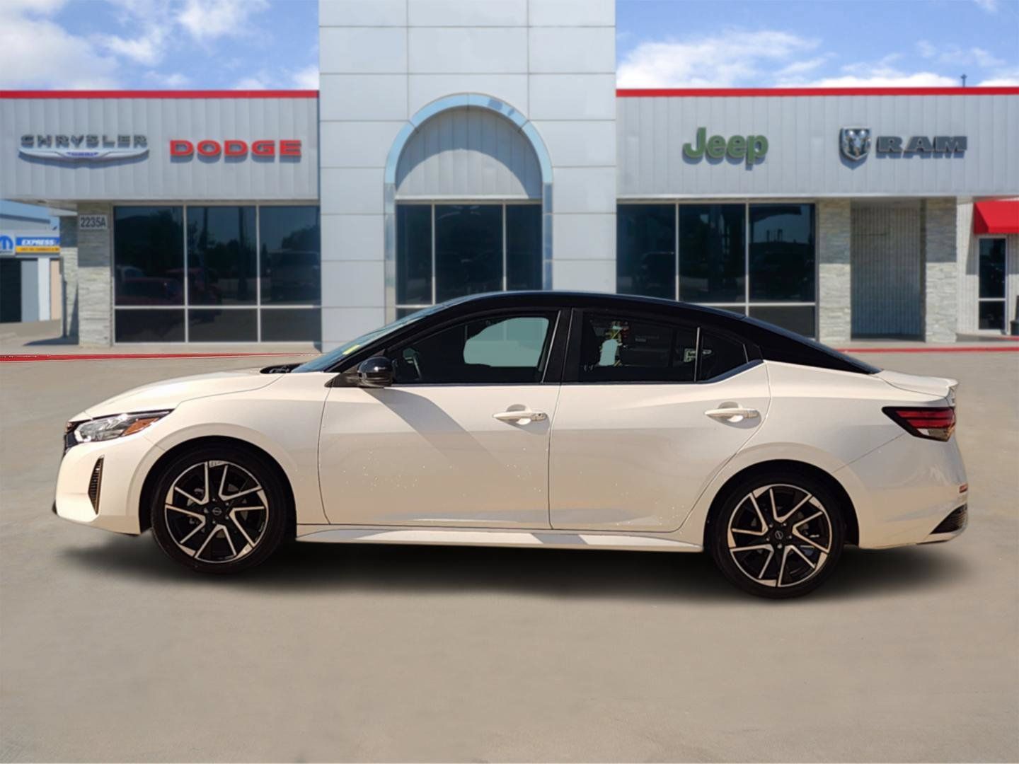 Used 2024 Nissan Sentra SR FWD image 3