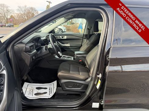 Used 2023 Ford Explorer XLT w/ Class IV Trailer Tow Package image 12