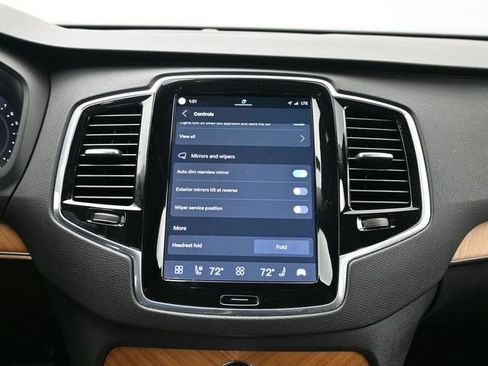 Used 2025 Volvo XC90 B6 Plus image 18