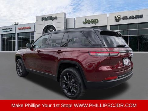 Certified 2025 Jeep Grand Cherokee Limited w/ Trailer Tow Package AWD/4WD image 5