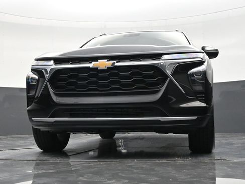 Used 2025 Chevrolet Trax LT FWD image 24