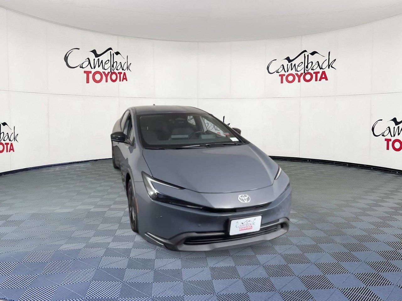 Used 2025 Toyota Prius LE FWD image 4