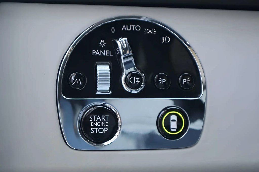 Certified 2019 Rolls-Royce Phantom Sedan RWD image 27