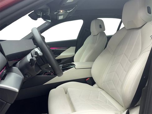 Used 2025 BMW i5 eDrive40i w/ M Sport Package image 33