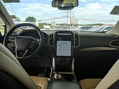 Used 2023 Ford Edge SEL image 11