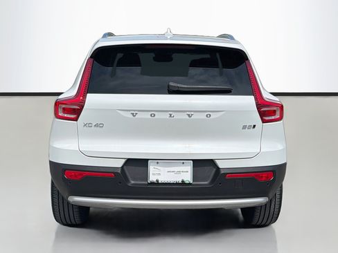Used 2025 Volvo XC40 B5 Core AWD/4WD image 4