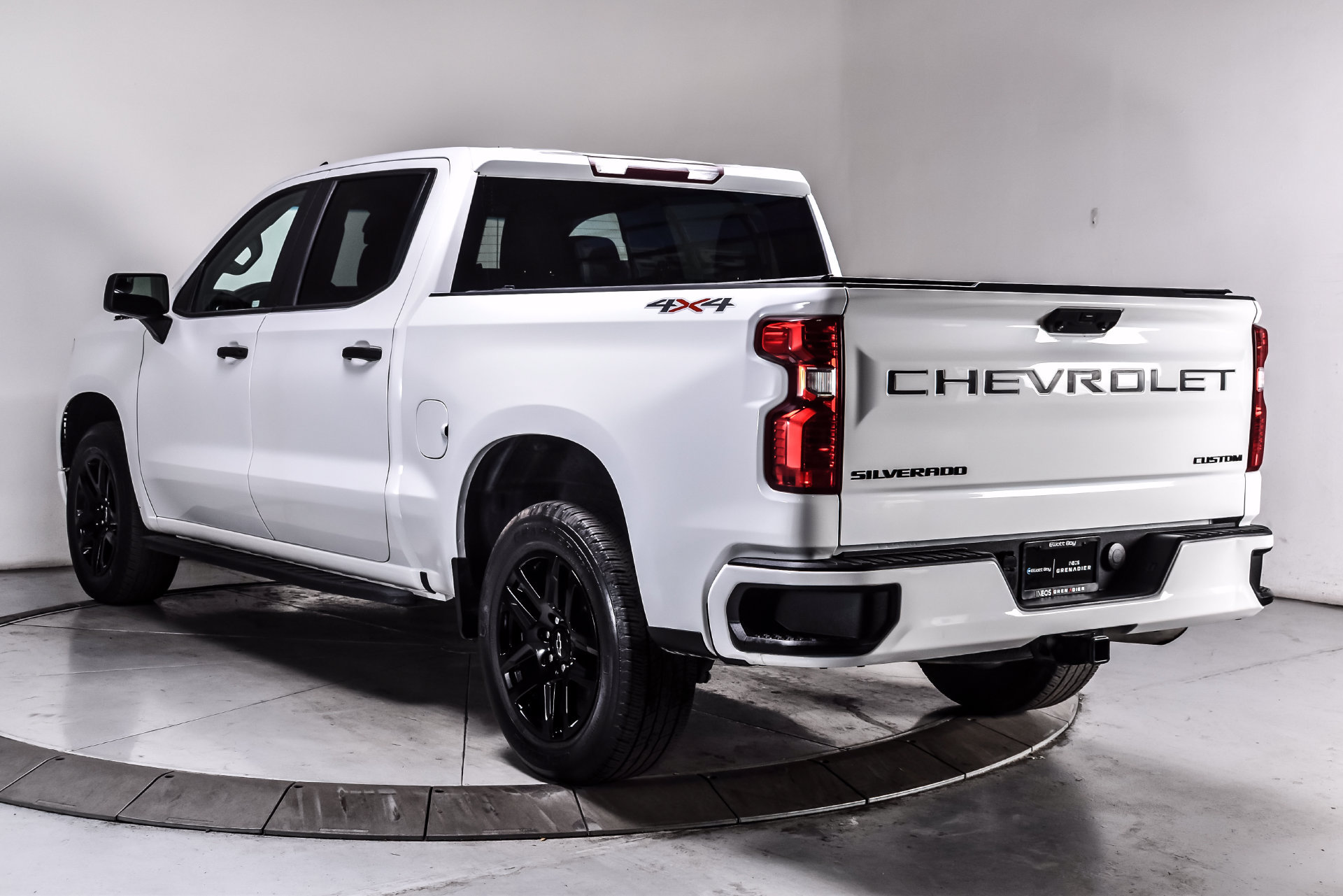 Used 2023 Chevrolet Silverado 1500 Custom w/ LPO, Dark Essentials Package AWD/4WD image 4