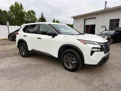 Used 2024 Nissan Rogue S FWD image 5