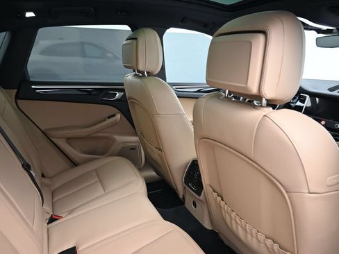 Used 2026 Porsche Macan AWD/4WD image 7