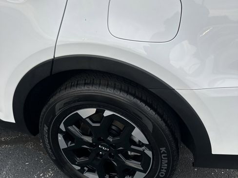 Used 2024 Kia Sorento S image 11