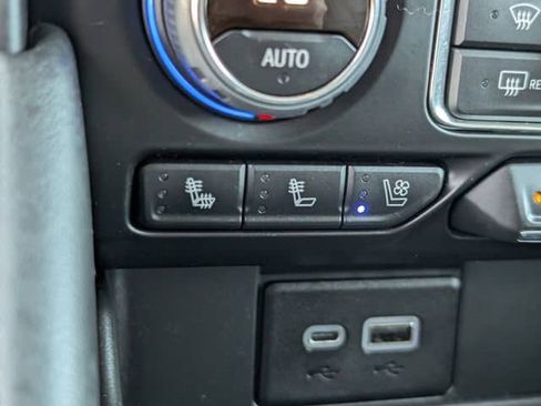 Used 2022 Chevrolet Suburban Premier image 16