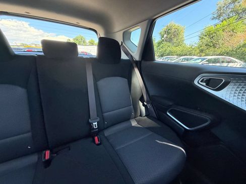 Used 2025 Kia Soul LX w/ LX Technology Package FWD image 35