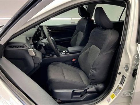 Used 2025 Toyota Camry LE image 18