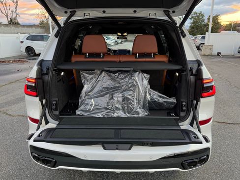 New 2026 BMW X7 M60i image 16