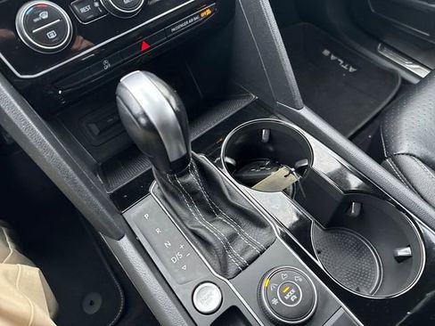 Certified 2022 Volkswagen Atlas SE image 28