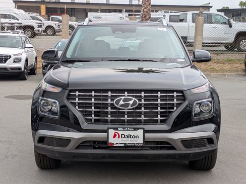New 2025 Hyundai Venue SEL image 2