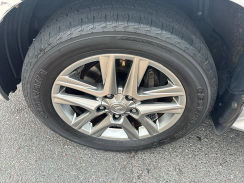 Used 2013 Lexus LX 570 4WD w/ Luxury Pkg w/Pre-crash image 19