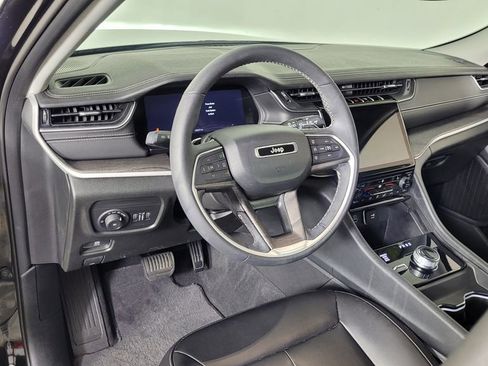 Used 2023 Jeep Grand Cherokee Limited image 13