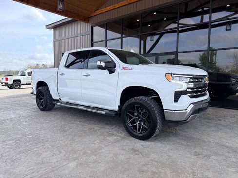 Used 2023 Chevrolet Silverado 1500 LTZ w/ Z71 Off-Road Package AWD/4WD image 7