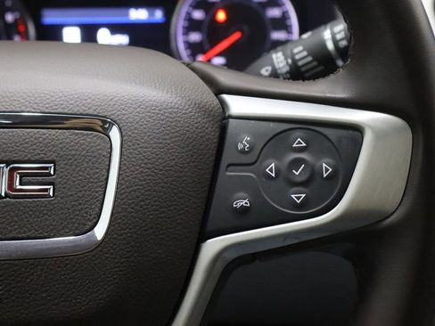 Used 2023 GMC Acadia SLT image 29