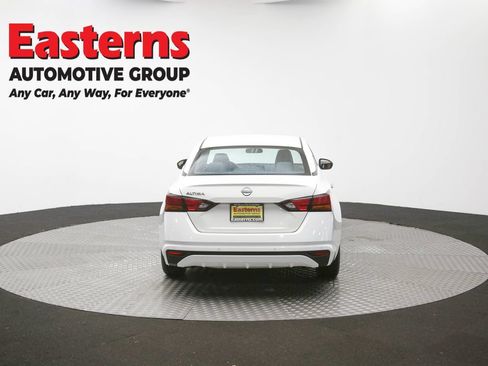 Used 2025 Nissan Altima 2.5 SV FWD image 38