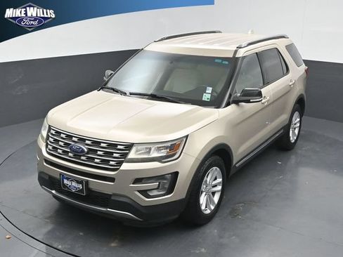 Used 2017 Ford Explorer XLT FWD image 11