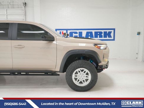 Used 2024 Chevrolet Colorado ZR2 w/ Technology Package AWD/4WD image 4